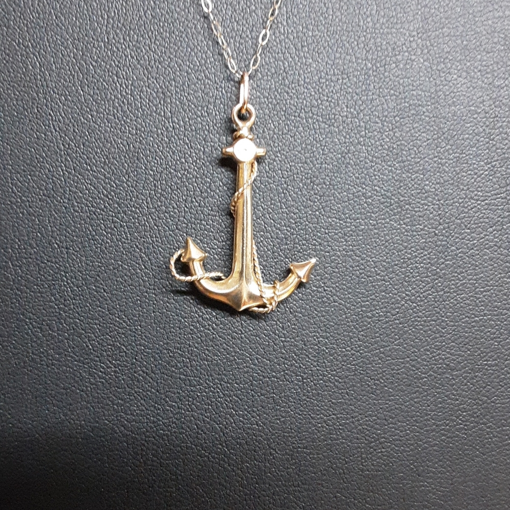 9k Gold Anchor Pendant Necklace